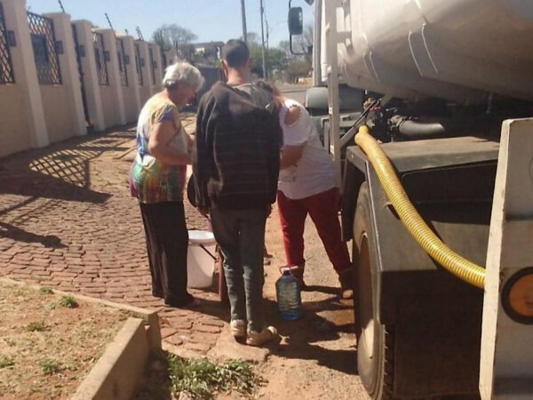 Ziphila Izigidi ziphila ngaphandle kukagesi namanzi eGauteng | Scrolla Izindaba